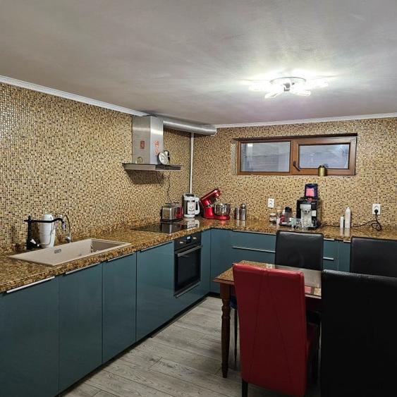 Casă individuală cu 5 camere cu Canalizare în Ultracentral