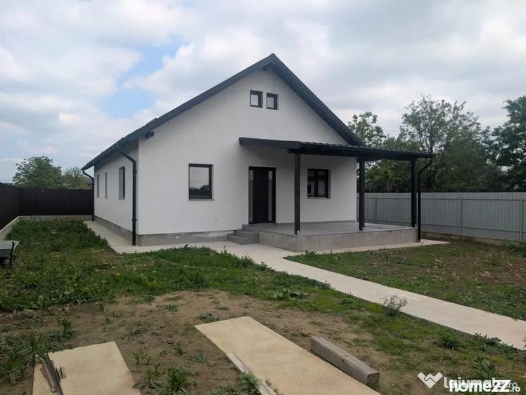 Casă cu 4 camere cu Teren 350 Mp în Central