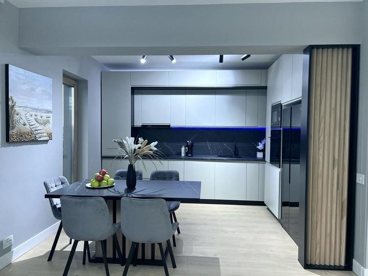 Penthouse cu 4 camere decomandat, mobilat în Sisești