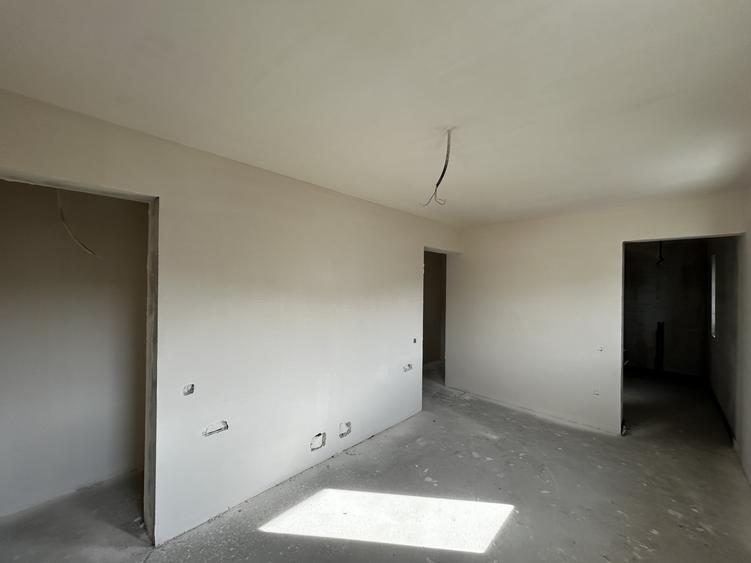 Casă individuală cu 5 camere cu Canalizare în Chinteni