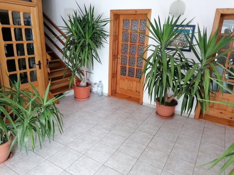 Casă individuală cu 7 camere cu Canalizare în Trivale
