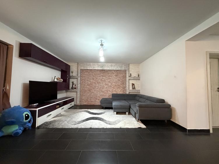 Casă individuală cu 5 camere cu Canalizare în Sânandrei