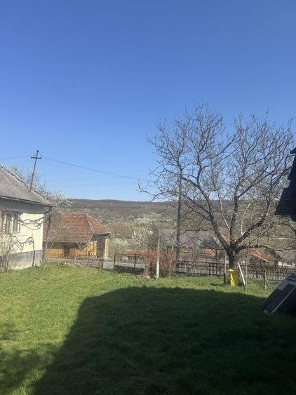 Casă cu 3 camere în Urmeniș