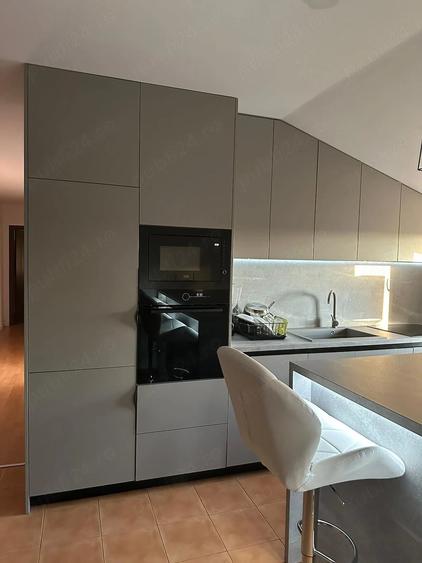 Apartament cu 2 camere decomandat, mobilat în Central