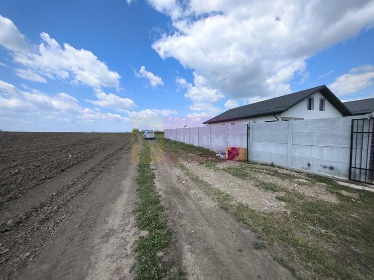 Teren Construcții intravilan de 3000 mp, în Poșta
