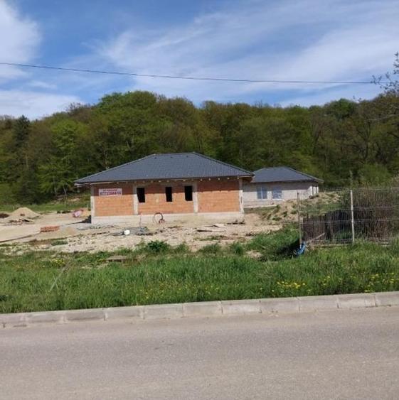 Casă individuală cu 3 camere cu Canalizare în Primăverii