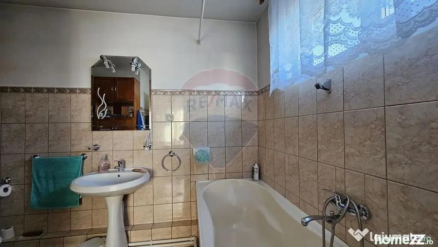 Casă cu 5 camere cu Teren 2078 Mp în Bogata