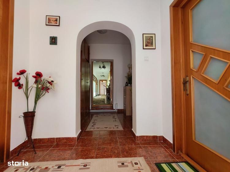 Casă cu 3 camere decomandat cu Teren 1540 Mp în Central