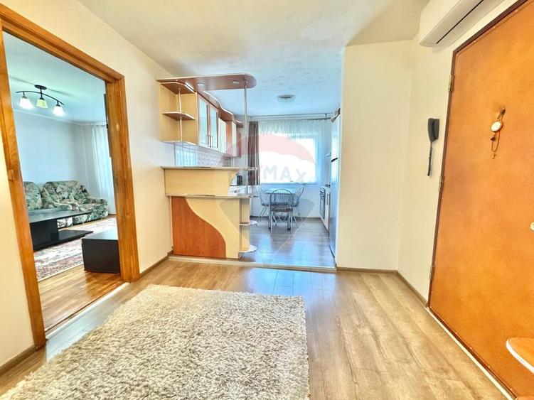 Apartament cu 3 camere decomandat, mobilat în Central