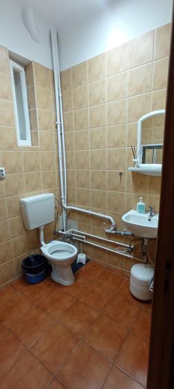Birou, de 48.770000457764 mp, în P-ța Romană