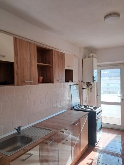 Apartament cu 3 camere decomandat în Unirii Sud