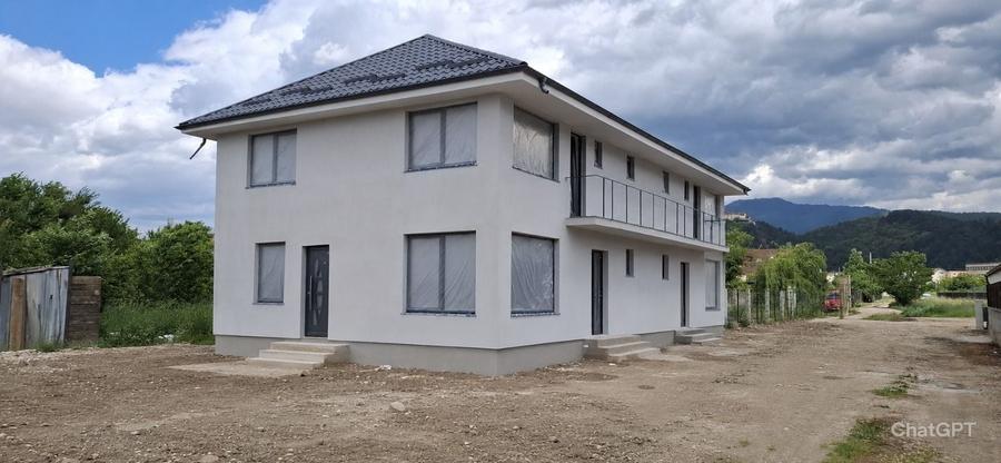 Casă cu 4 camere în Central