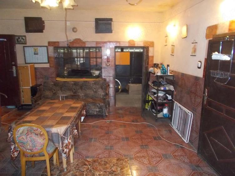Casă cu 3 camere cu Teren 1689 Mp în Pădureni