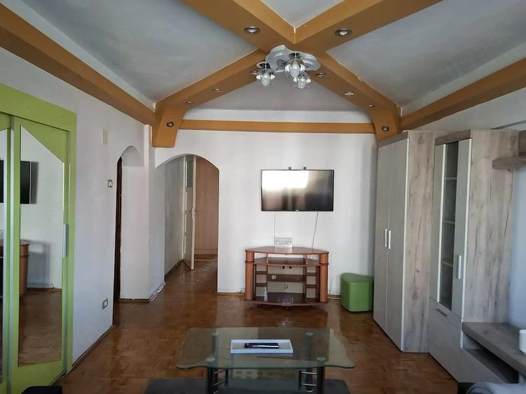 Apartament cu 2 camere decomandat în Intim