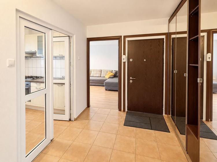 Apartament cu 2 camere decomandat în Aviației