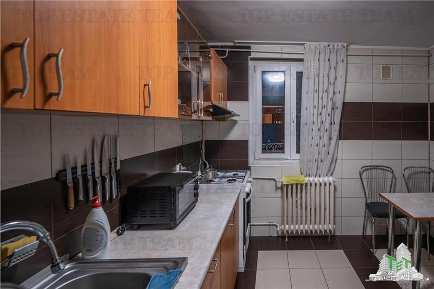 Apartament cu 3 camere decomandat, mobilat în Titan