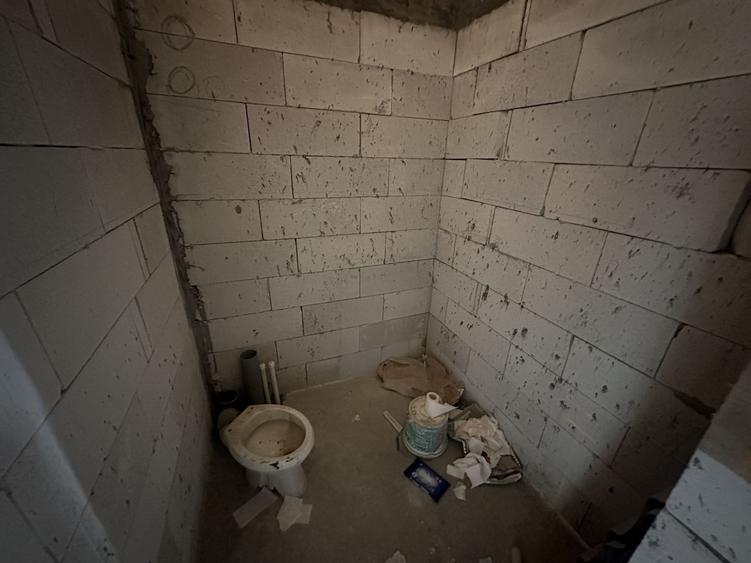 Casă individuală cu 24 camere cu Canalizare în Central
