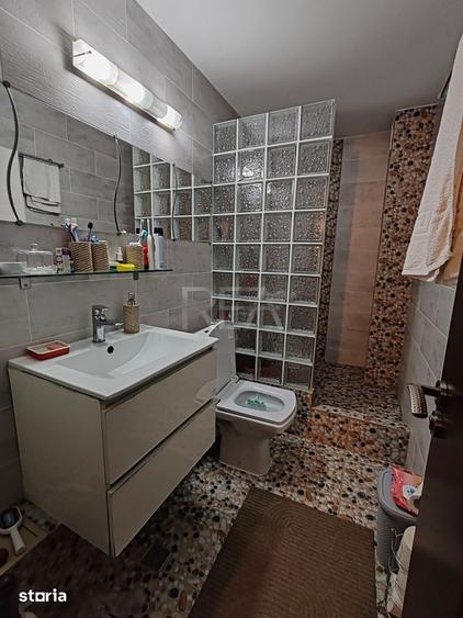 3 camere, decomandat, et 2/8, anvelopat- 13 Septembrie - 2