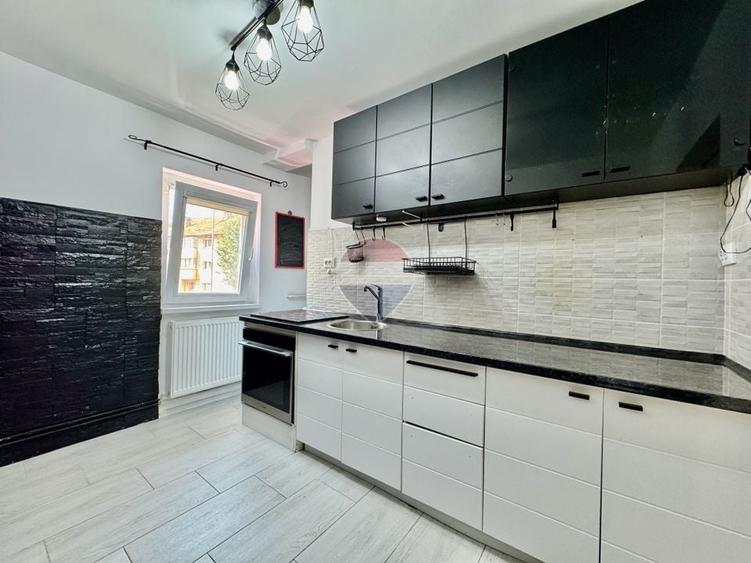 Apartament cu 3 camere decomandat, mobilat în Central