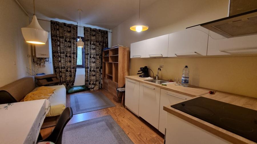 Garsoniera etaj 1 in Centru de inchiriat 200 Euro - 1