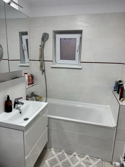 Apartament cu 3 camere decomandat în Triaj