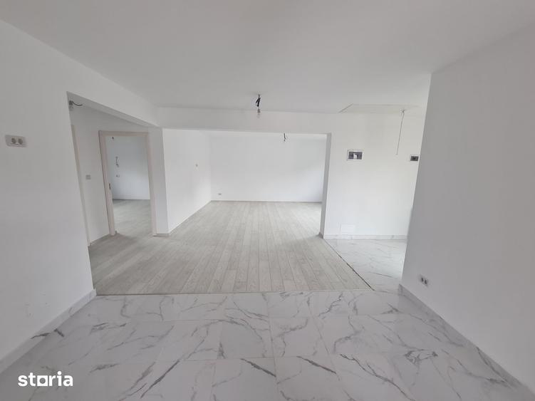 Casă cu 3 camere cu Teren 350 Mp în Săucești