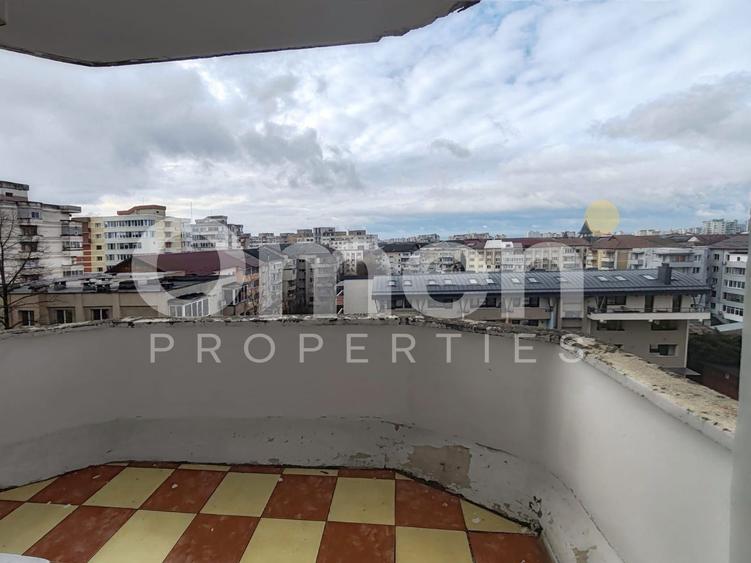 Apartament cu 3 camere semidecomandat în Central