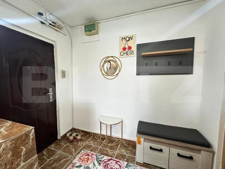 Apartament cu 2 camere semidecomandat, mobilat în Craiovița Nouă