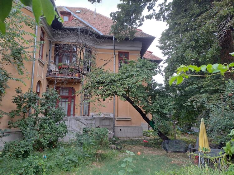 Apartament cu 9 camere circular în Cotroceni