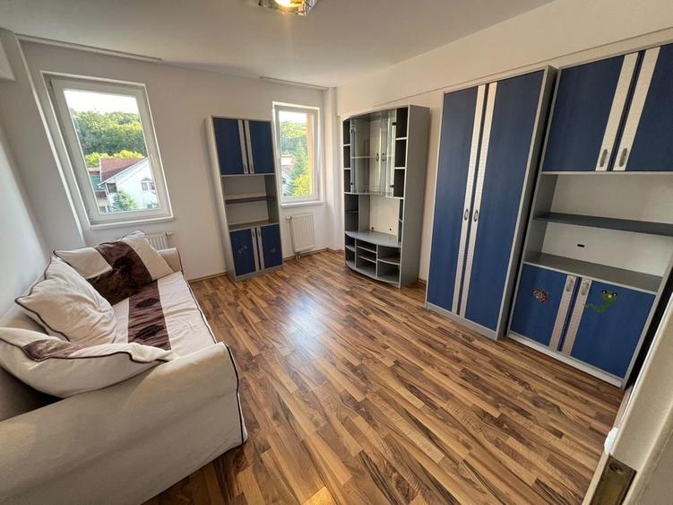 Apartament cu 3 camere decomandat în Tudor