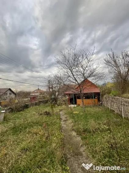 Casă cu 2 camere cu Teren 850 Mp în Uroi