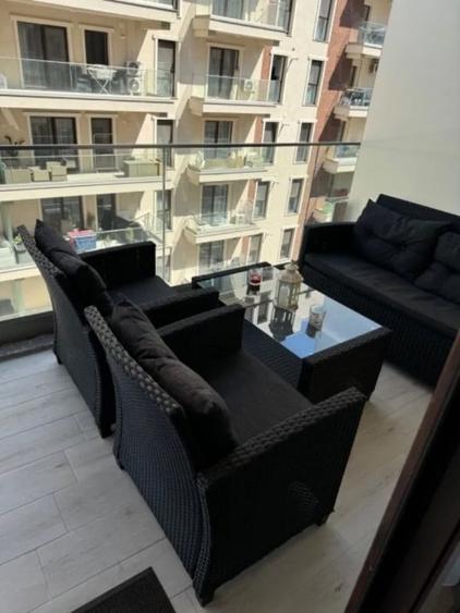 Apartament cu 3 camere semidecomandat, mobilat în Drumul Taberei