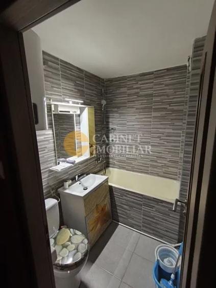 Apartament cu 3 camere semidecomandat în Tătărași