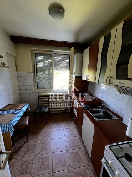 Apartament cu 3 camere semidecomandat în Central