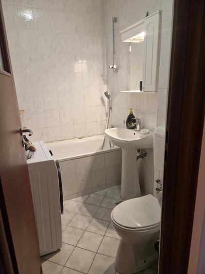 Apartament cu 2 camere semidecomandat în Berceni