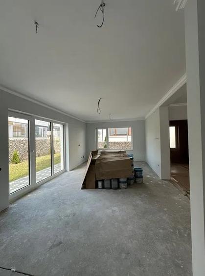 Duplex cu 4 camere cu Canalizare în Iris