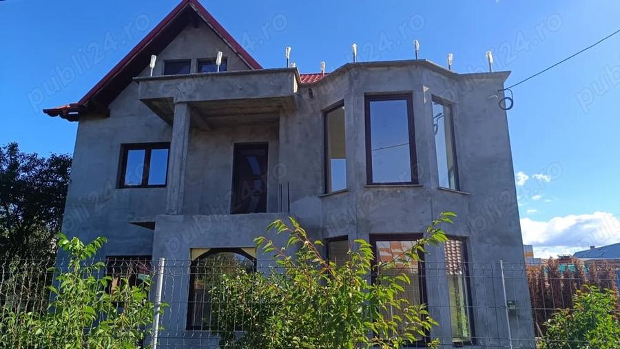 Casă cu 5 camere în Câmpinița