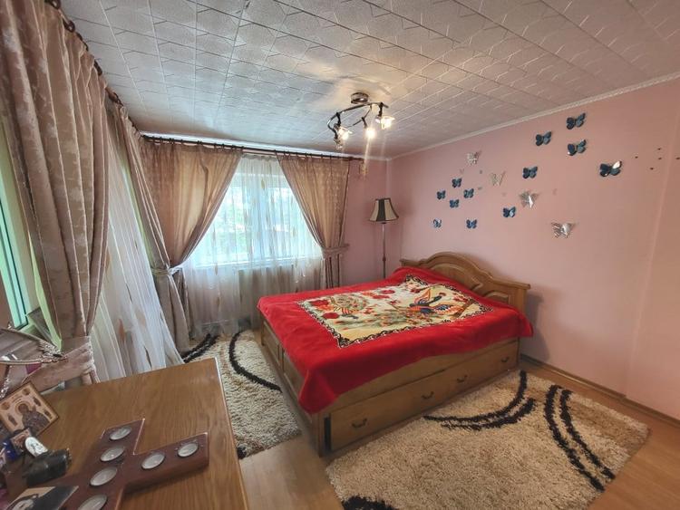 Casă individuală cu 6 camere cu Canalizare în Letea