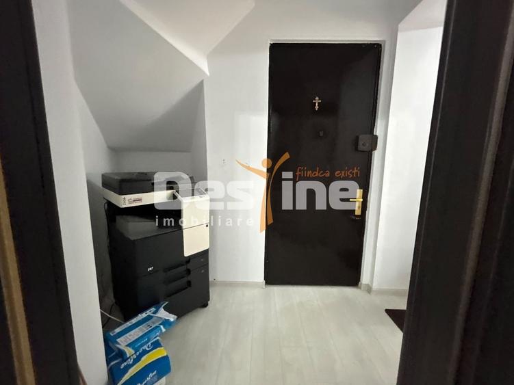 Apartament cu 4 camere semidecomandat în Universitate