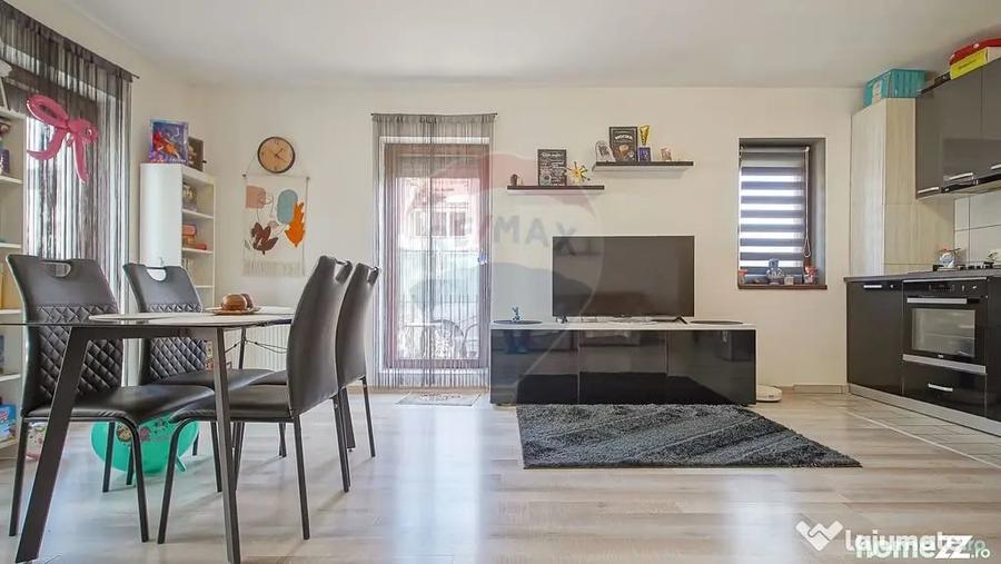 Apartament cu 3 camere decomandat în Tractorul