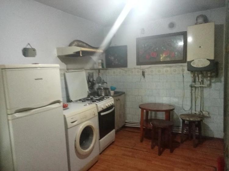 Casă cu 4 camere cu Teren 415 Mp în Fetești-Gară