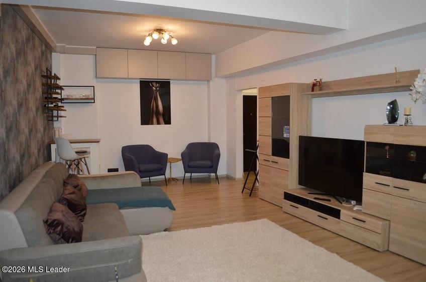 Apartament cu 3 camere decomandat, mobilat în Central