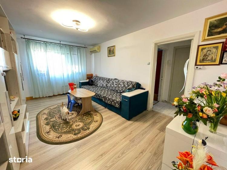 Apartament cu 3 camere semidecomandat în Podu Roș