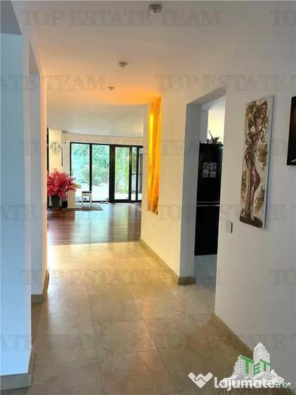 Casă cu 7 camere cu Teren 1000 Mp în Corbeanca