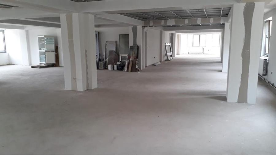 Spațiu comercial, de 1,250 mp, în Central