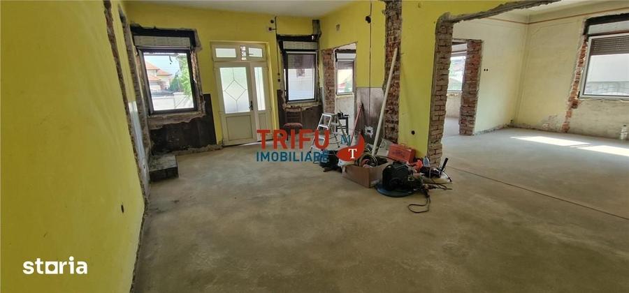 Casă cu 4 camere cu Teren 350 Mp în Lipoveni