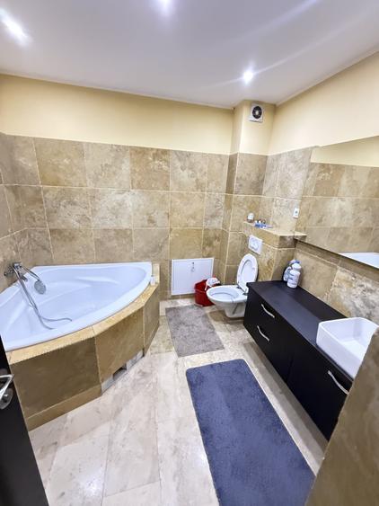 Apartament cu 3 camere semidecomandat, mobilat în Florești