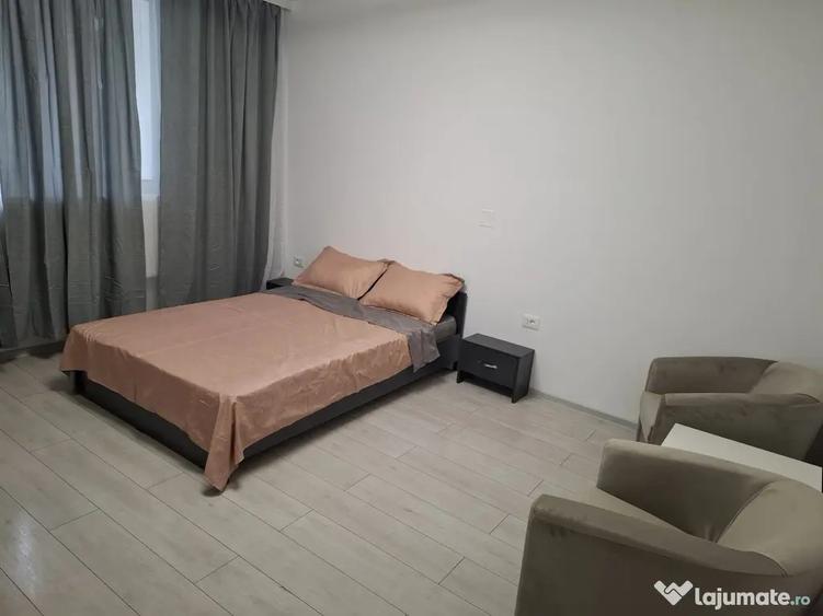 Garsonieră decomandată în Central
