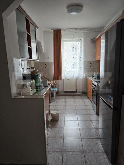 Apartament cu 3 camere decomandat, mobilat în Soarelui