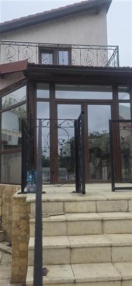 Casă cu 7 camere cu Canalizare în 3 Insule